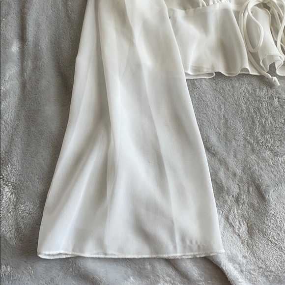 Flowy blouse with tie - Picture 2 of 3